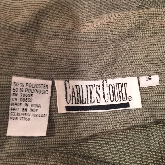 Carlie’s Court button-down long-sleeved blouse - Picture 3 of 4